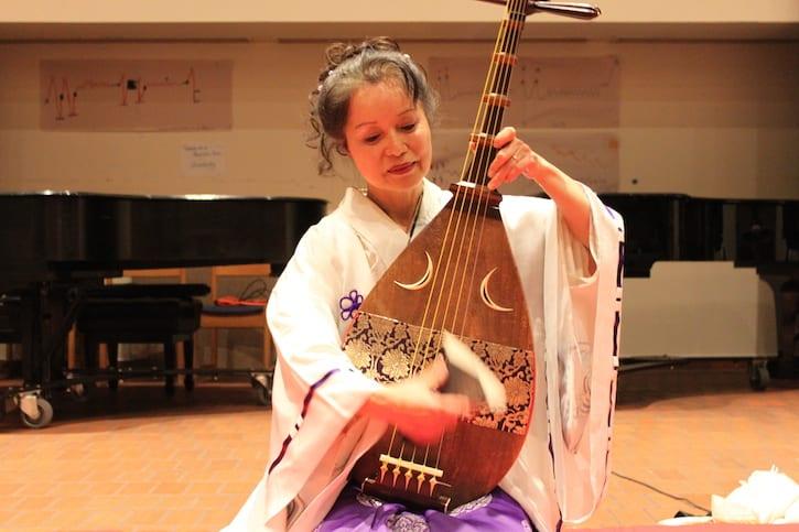 Storyteller shares Japanese tradition, tunes and tales