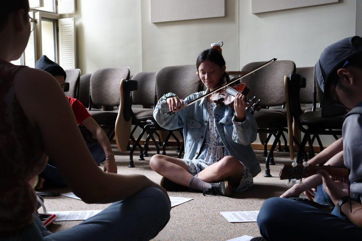 A Musika Nova member participates in an improvisation exercise. Grace Klinefelter/Manitou Messenger