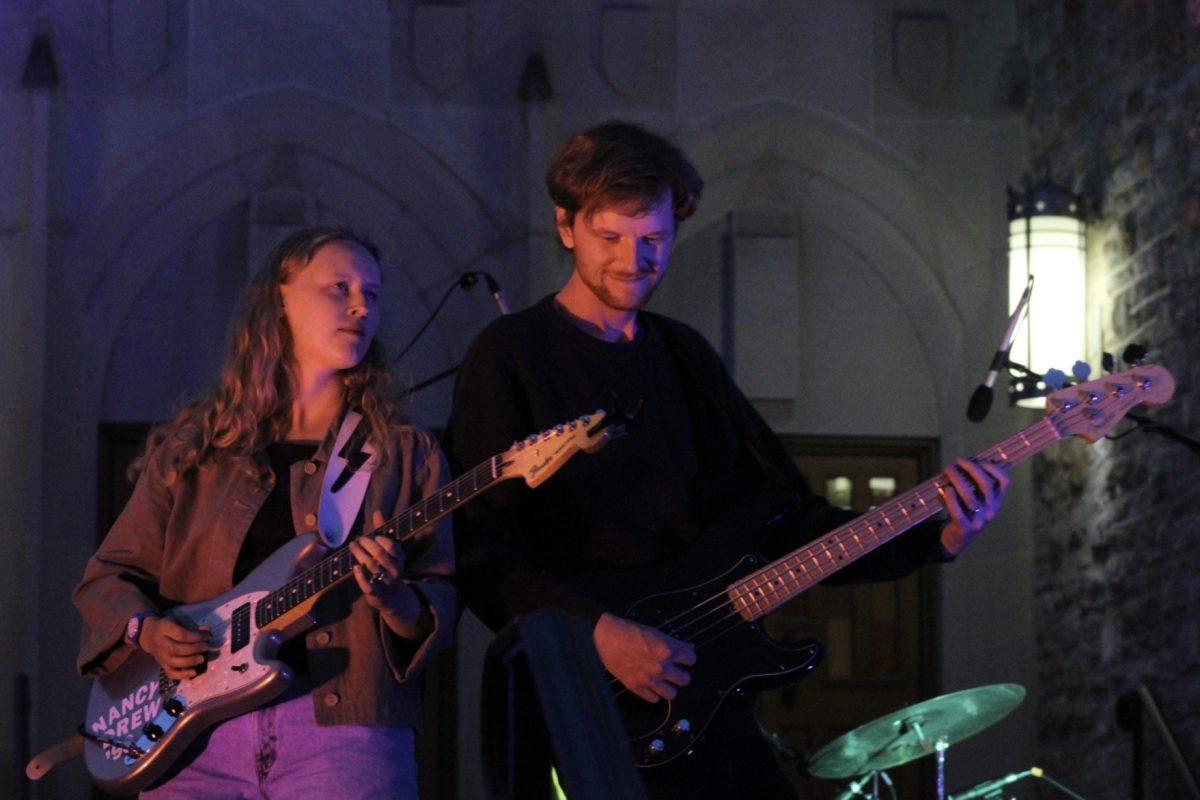 Bad Bad Hats energizes St. Olaf crowd at live outdoor performance