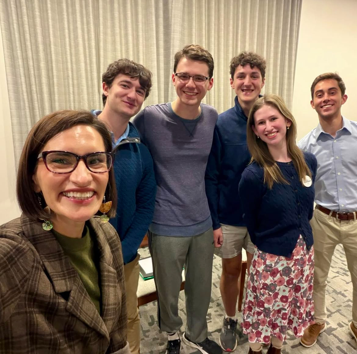 Peggy Flanagan takes a selfie with St. Olaf students at the event 