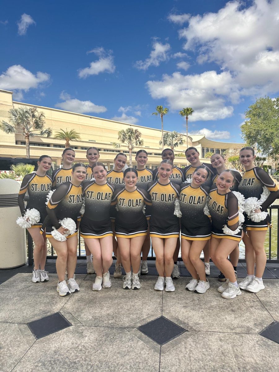 Photo of the St. Olaf Dance Team in Florida